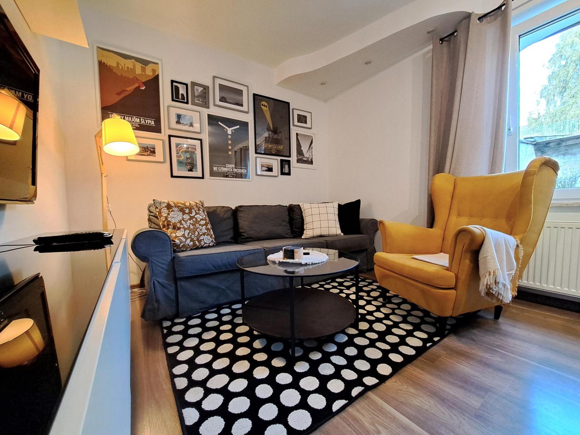 Gryfny Familok Apartment คาโตวีตเซ ภายนอก รูปภาพ