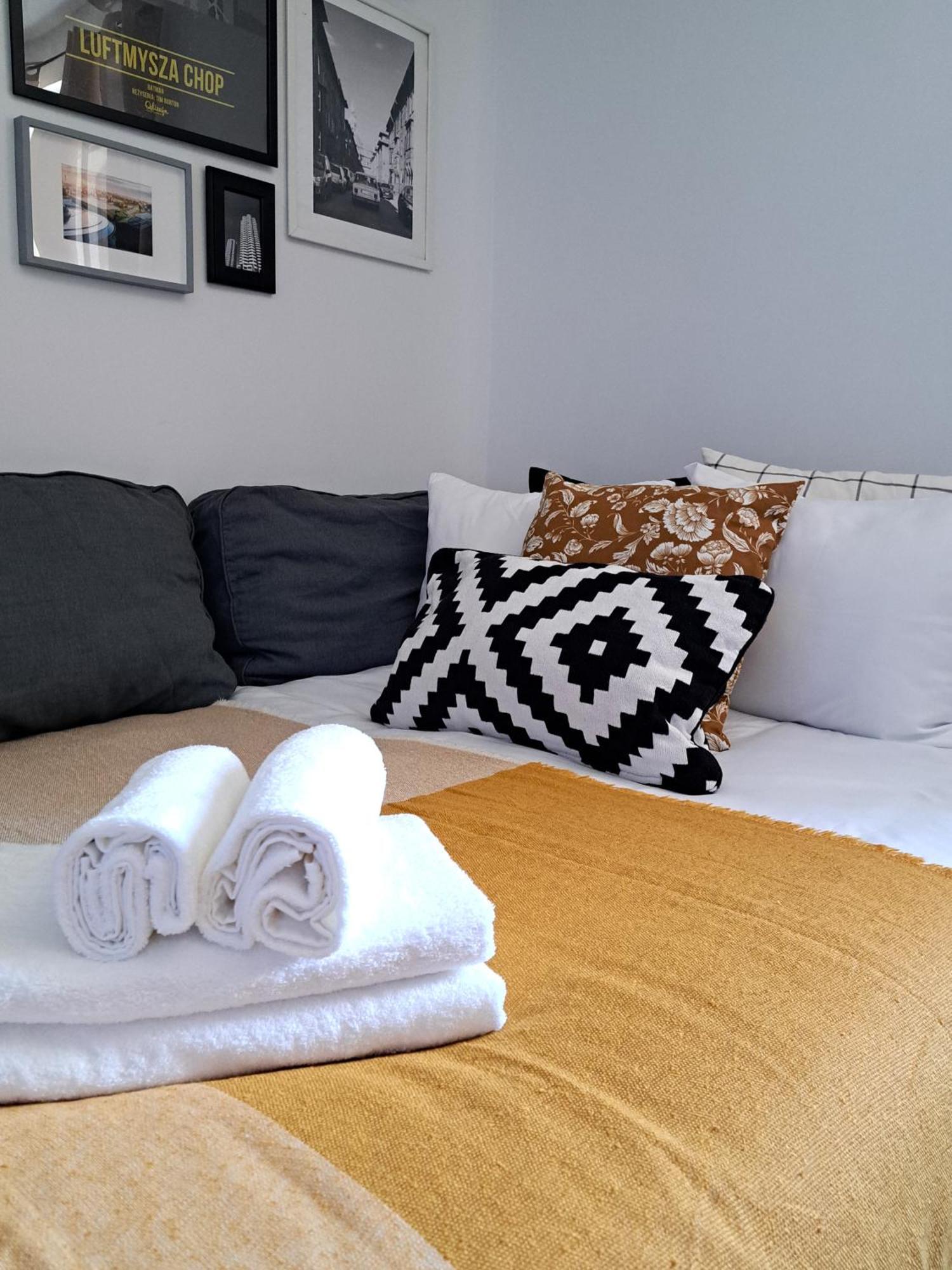 Gryfny Familok Apartment คาโตวีตเซ ภายนอก รูปภาพ