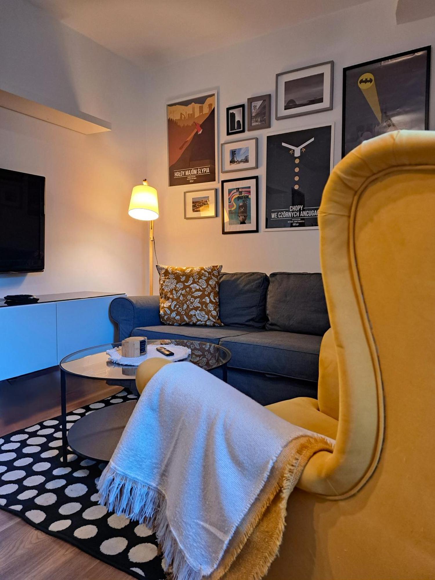 Gryfny Familok Apartment คาโตวีตเซ ภายนอก รูปภาพ